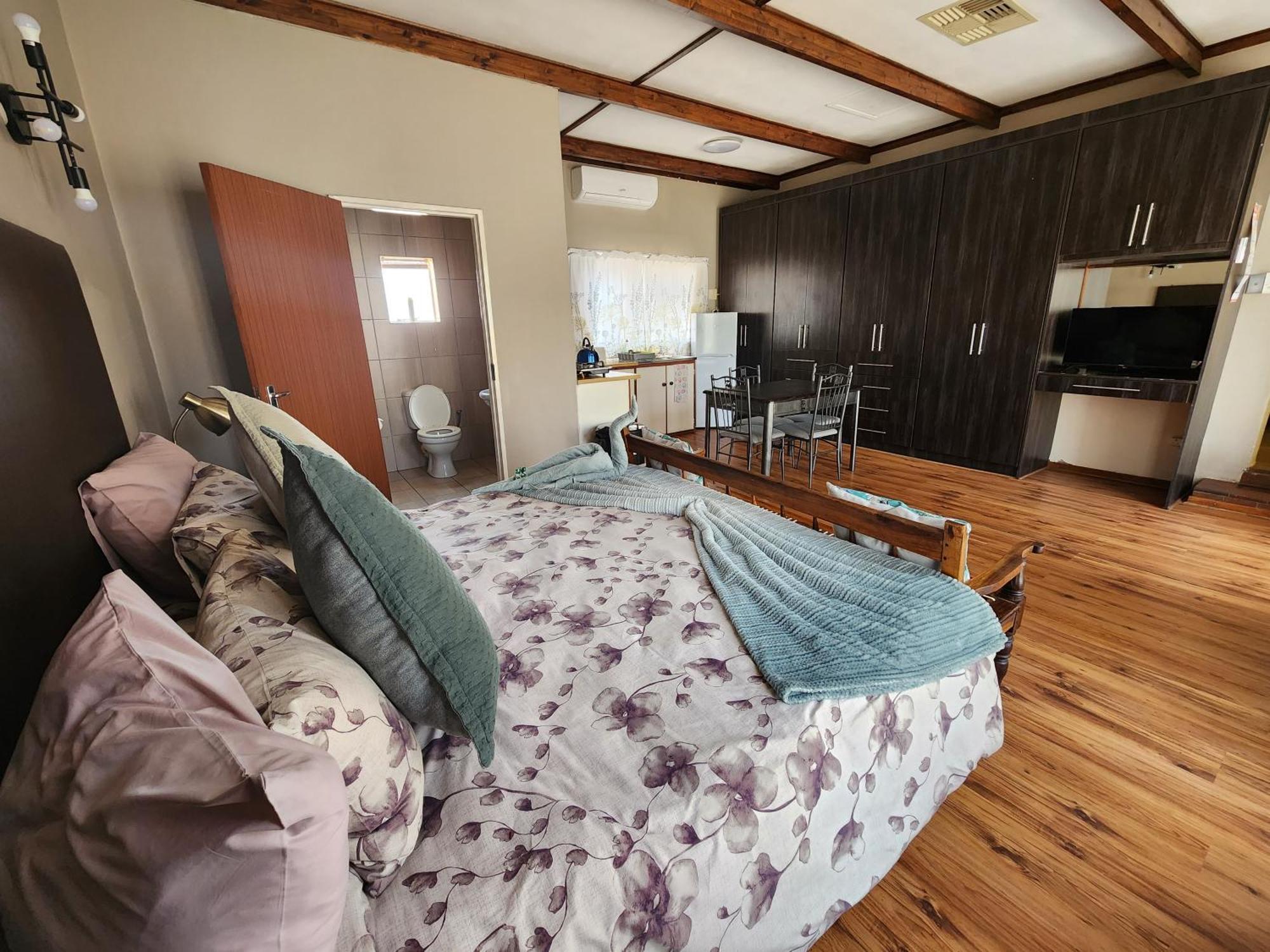 Midway Overnight Rooms Kimberley Room photo
